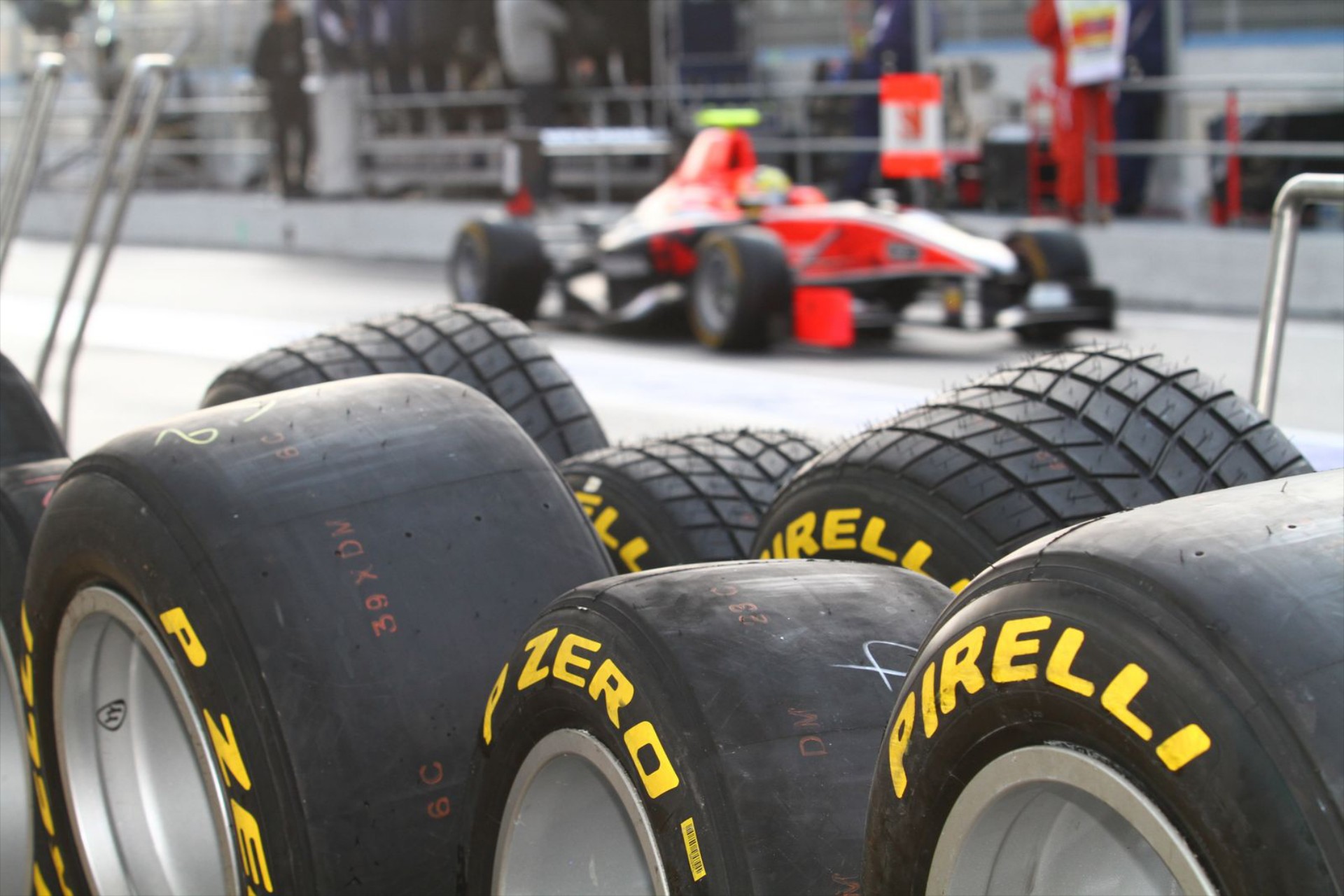 Επόμενος οδηγός εξέλιξης της Pirelli o Grosjean