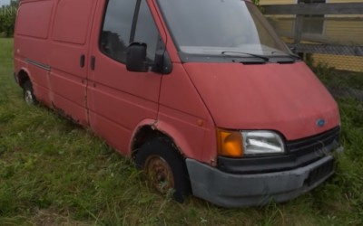 Μετά από 12 χρόνια ακινησίας το Ford Transit πήρε εμπρός. Αναμφίβολα ένα από τα πιο σκληροτράχηλα οχήματα [Video]