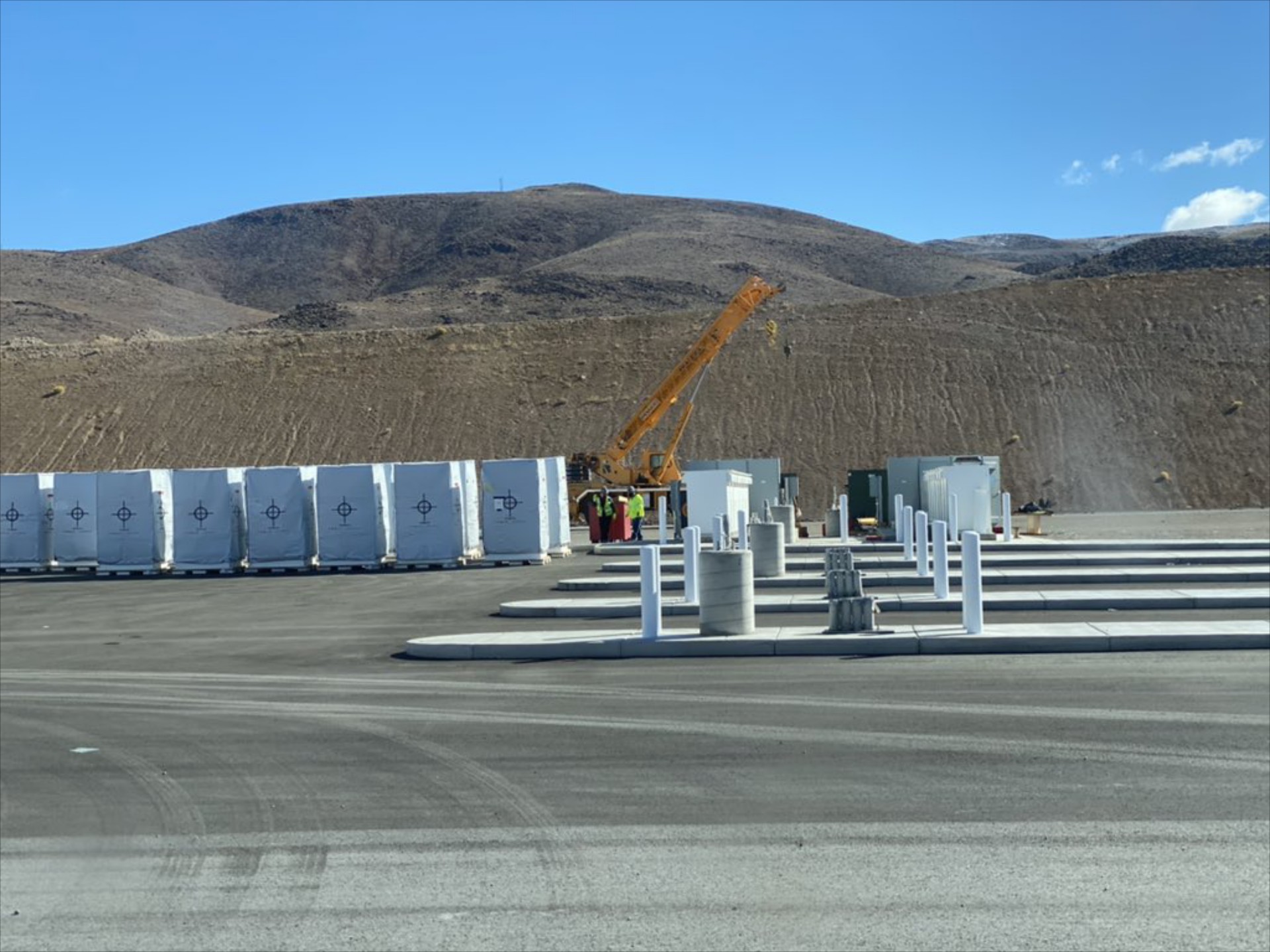 H Tesla τοποθετεί τον πρώτο Megacharger σταθμό φόρτισης 