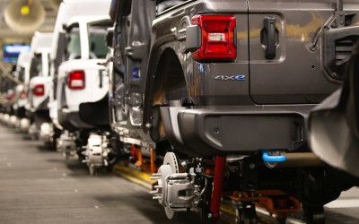 H Stellantis επενδύει 229 εκ. δολάρια για να επιταχύνει τον εξηλεκτρισμό της 