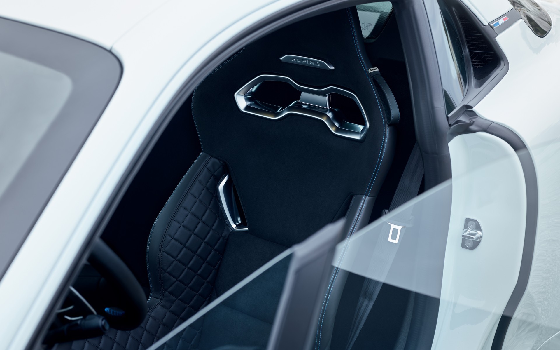 Δείτε τι αυτοκίνητα παρήγγειλε η γαλλική χωροφυλακή! 