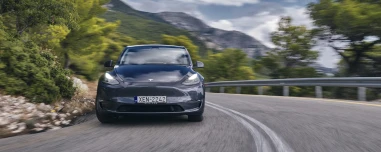 Δοκιμή - Tesla Model Y Long Range: Η χαρισματική χρονοκάψουλα