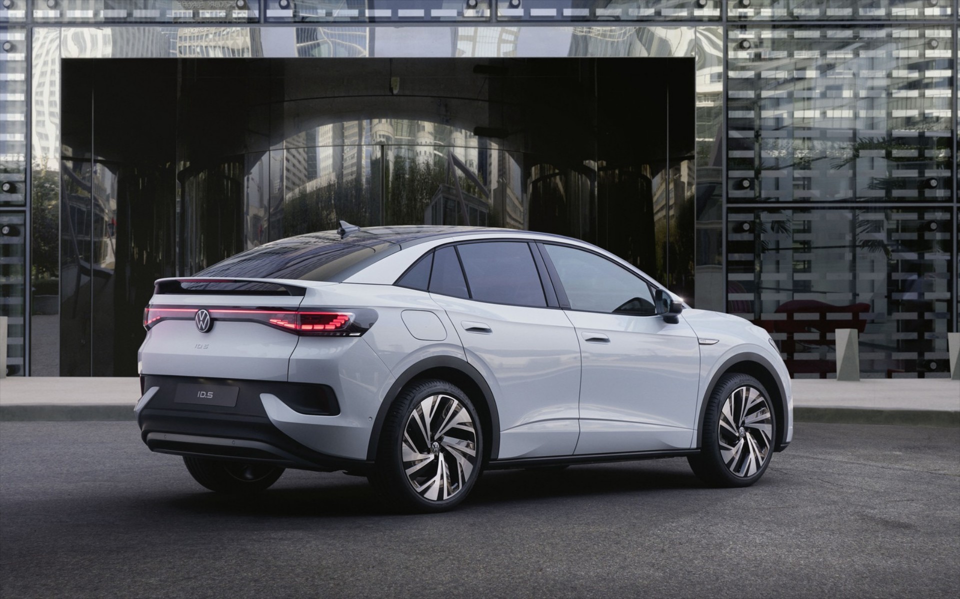 Άνοιξαν οι παραγγελίες για το ηλεκτρικό VW ID.5 - H τιμή του στη Γερμανία