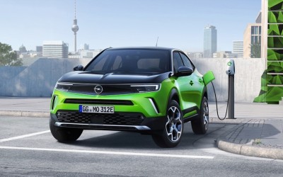 Η Opel χαρίζει μεγαλύτερη αυτονομία στα Corsa-e & Mokka-e
