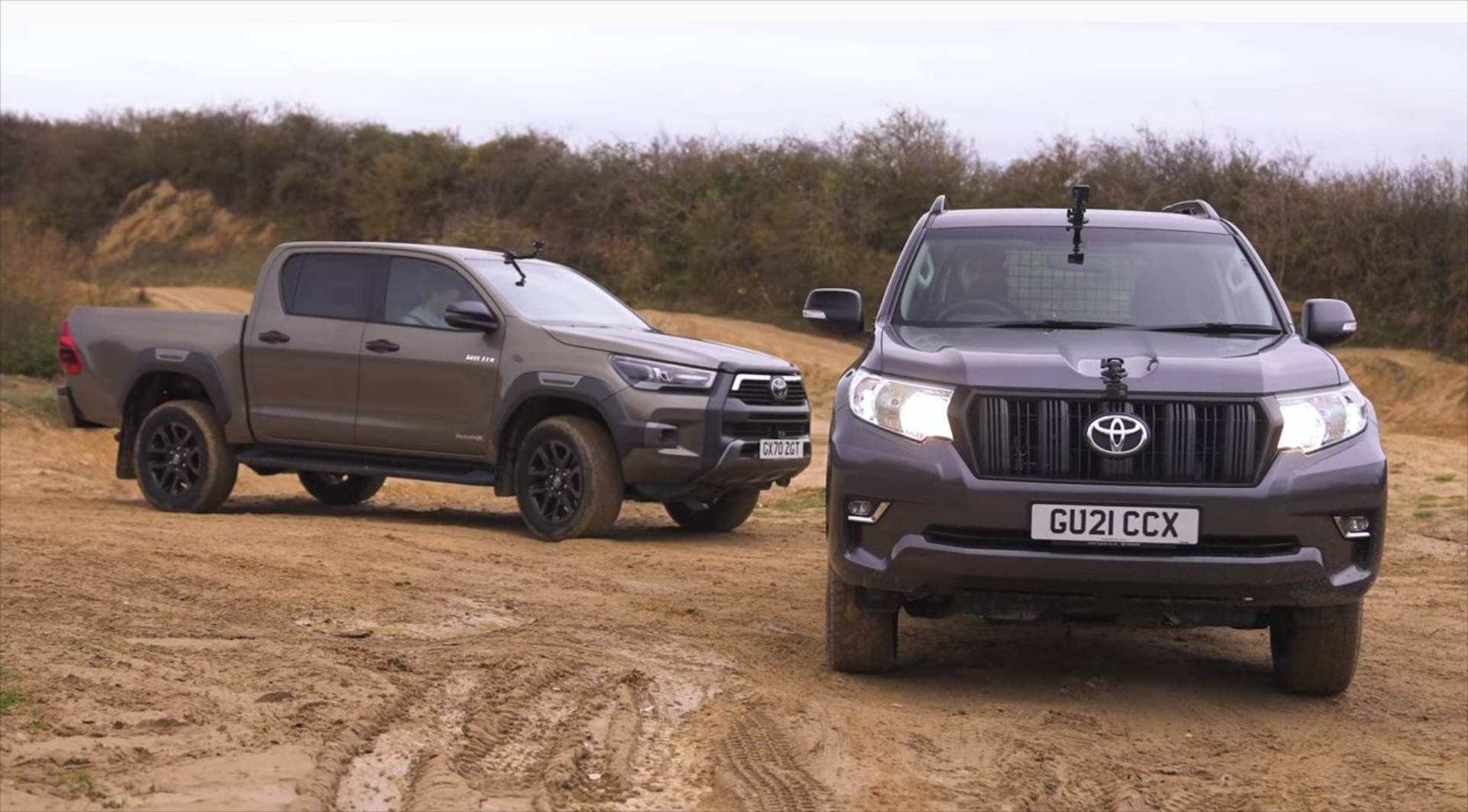 Toyota Land Cruiser εναντίον Toyota Hilux 