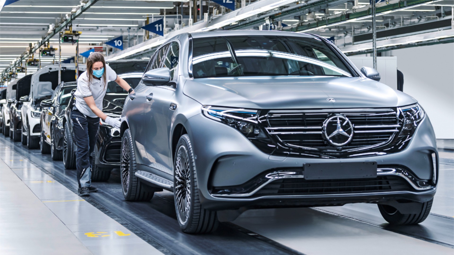 Η Mercedes δίνει σε όλους τους εργαζομένους μπόνους 6.000 ευρώ 