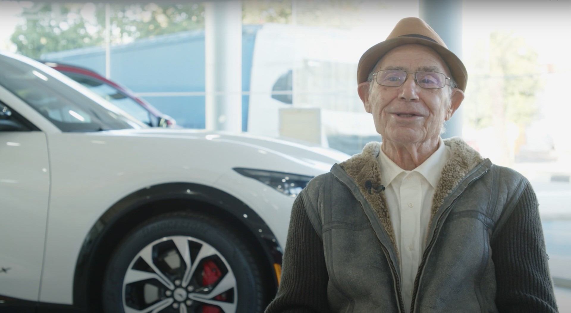 Ο 87χρονος που χαίρεται καθημερινά μία Ford Mustang Mach-E [Video]