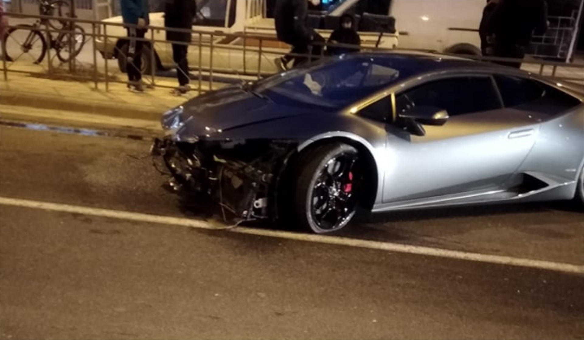Μια Lamborghini διαλύθηκε σε δρόμο της Λάρισας
