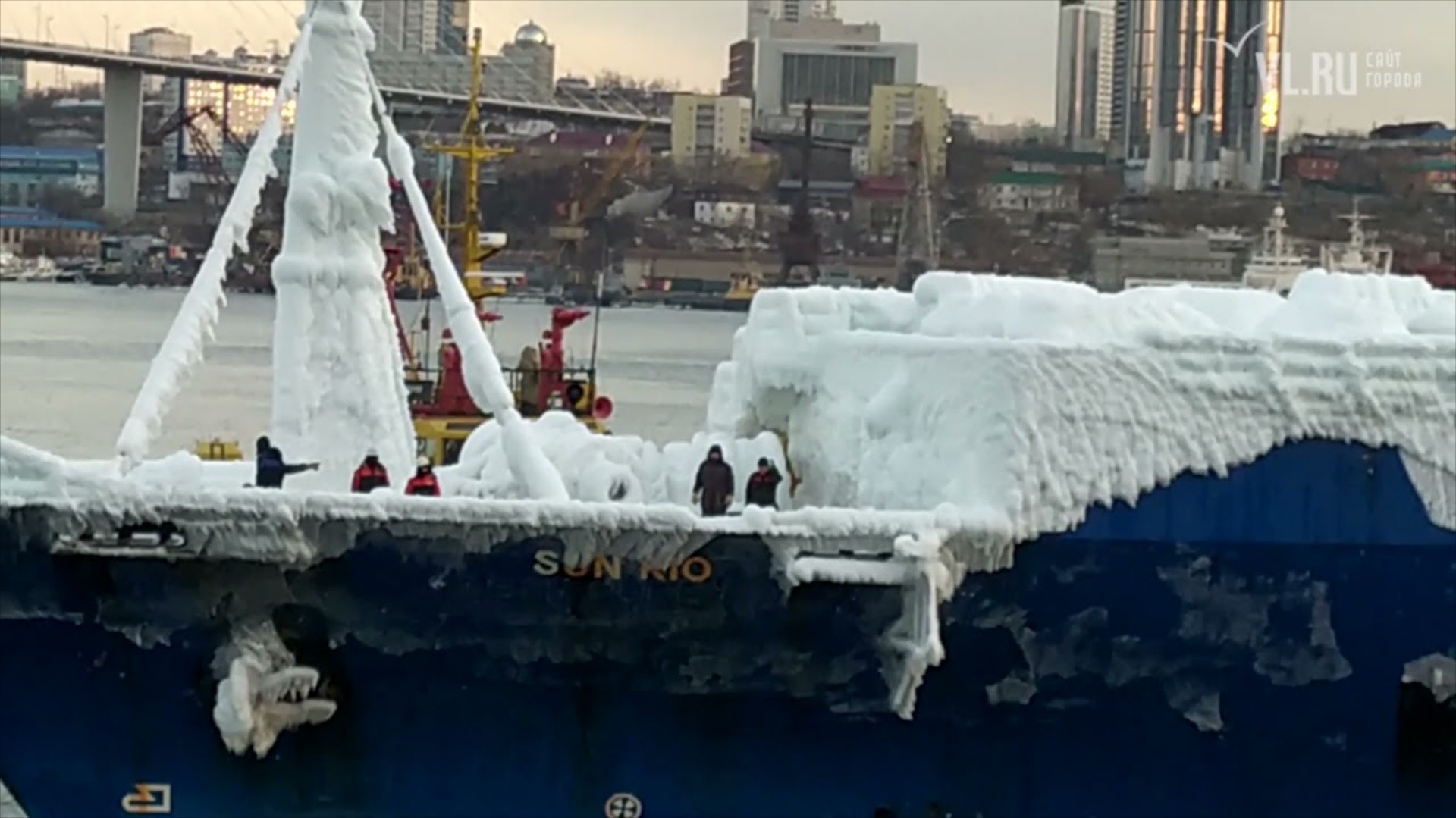 Εκατοντάδες ολοκαίνουρια αυτοκίνητα έγιναν παγάκια πριν καν φτάσουν στους ιδιοκτήτες τους [Video]