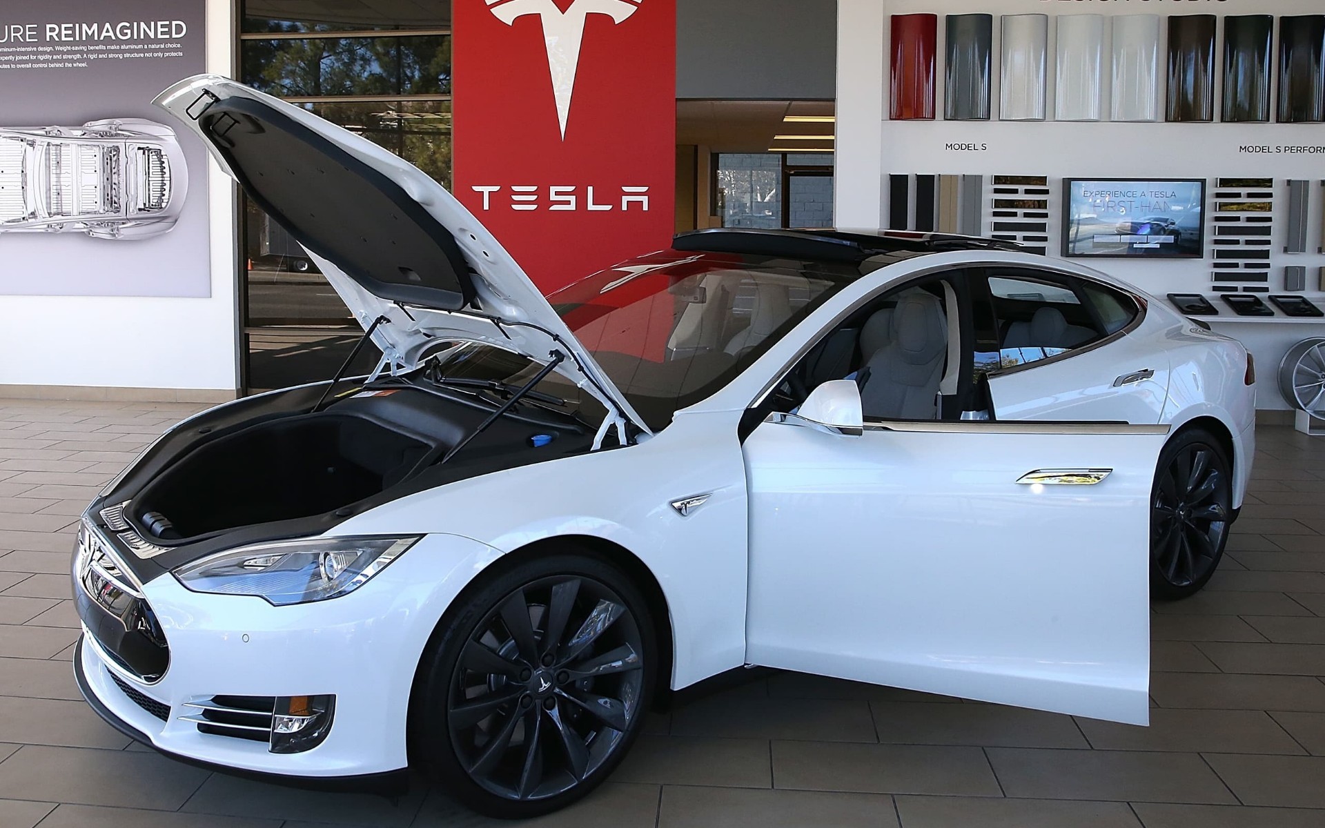 Ανάκληση σε 475.000 Tesla Model 3 και Model S