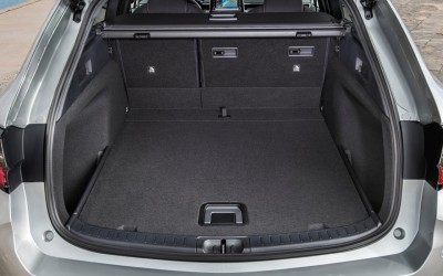 Υβριδικό οικογενειακό με χώρο αποσκευών 596 lt, μηδενικά Τέλη Κυκλοφορίας και τιμή 23.000 € - Ποιο είναι;