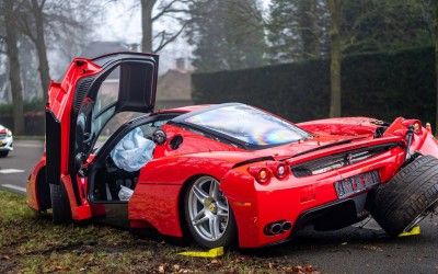 Πήρε τη θρυλική Ferrari Enzo για δοκιμή και την έκανε σμπαράλια [φωτογραφίες]