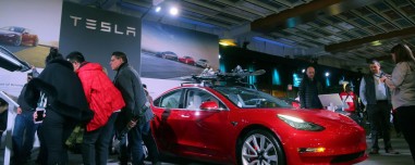 Προσιτό μοντέλο από την Tesla; Μην το περιμένετε σύντομα