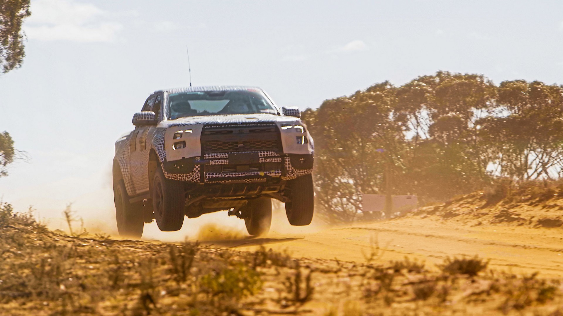Έρχεται το νέο Ford Ranger Raptor – Και είναι «θηρίο» [video]