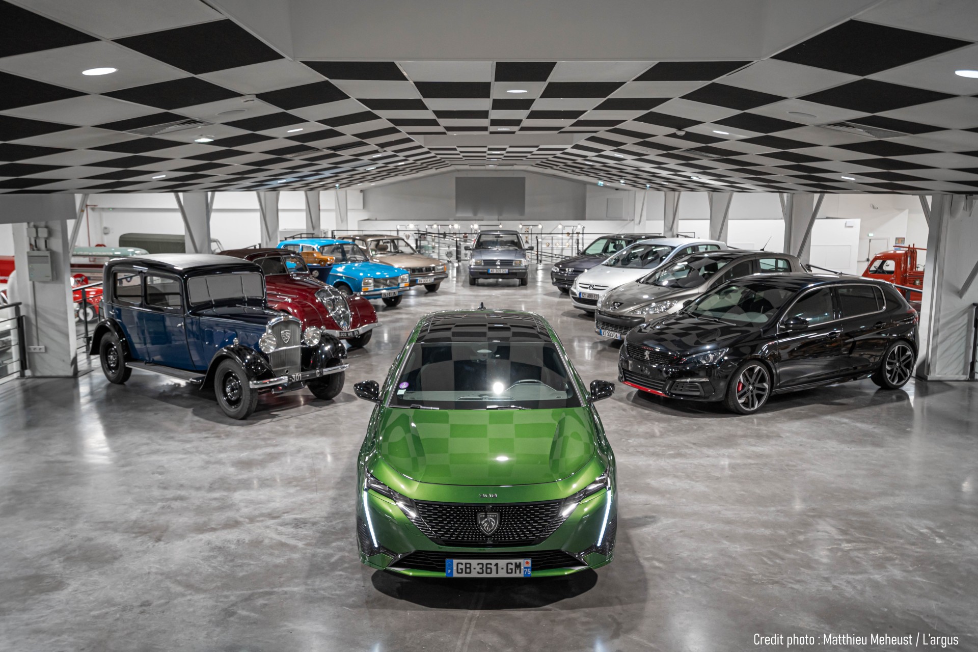 Από το 301 στο 308: Πόσο άλλαξε το οικογενειακό Peugeot σε 10 γενιές