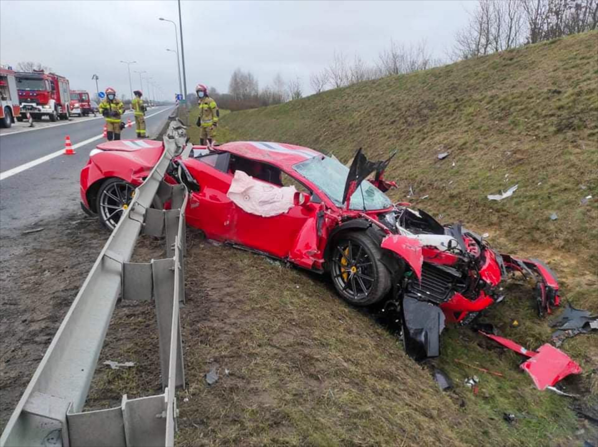 Μια ακόμη Ferrari διαλύθηκε – Δείτε τις εικόνες 