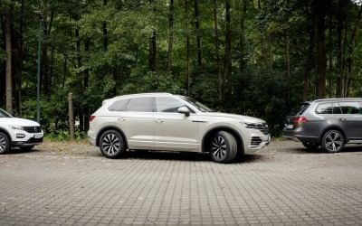 Park Assist: Πώς παρκάρει μόνο του ένα αυτοκίνητο; [video]