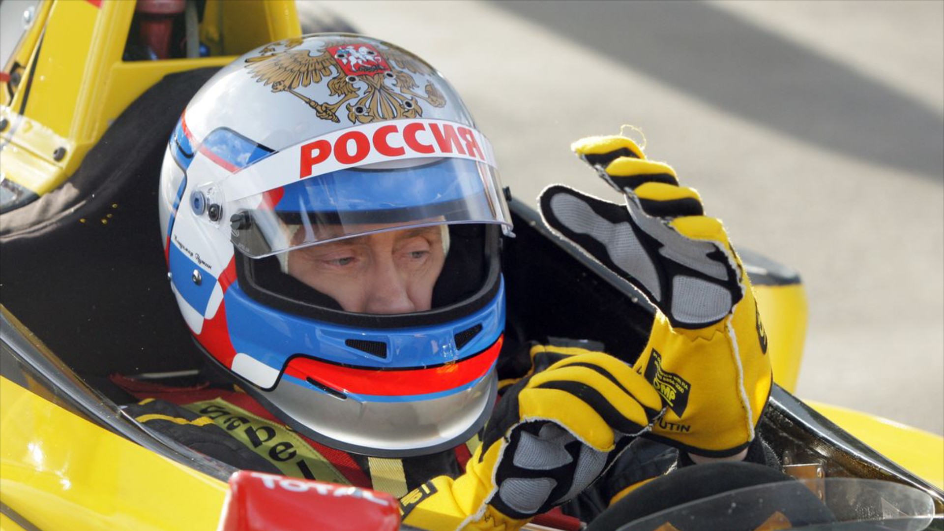 O Vladimir Putin έχει οδηγήσει μονοθέσιο της Formula 1! [video]