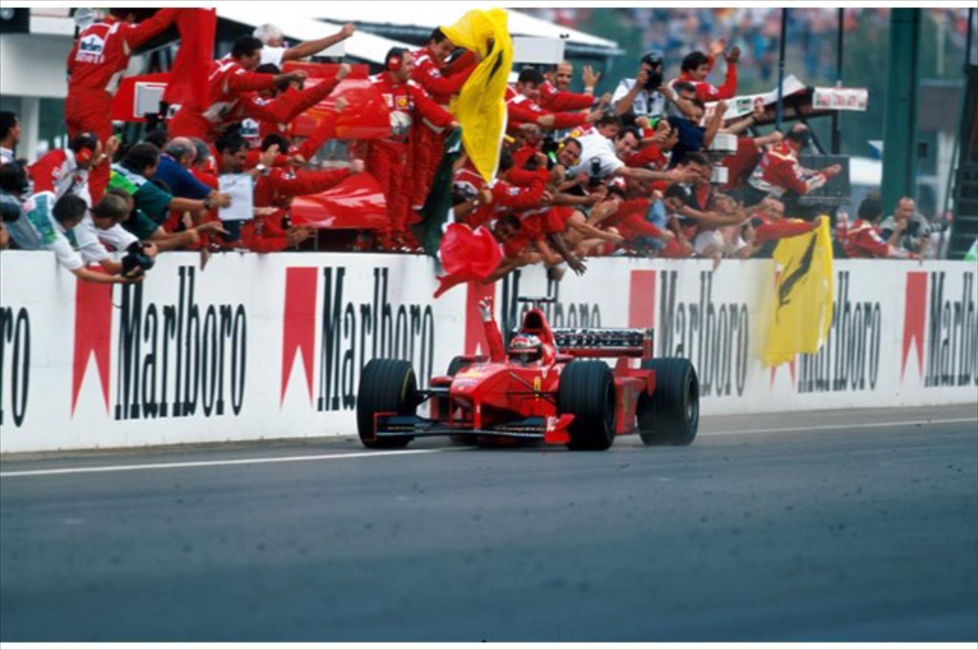 Πωλείται η Ferrari F300, το μονοθέσιο του Michael Schumacher το 1998

