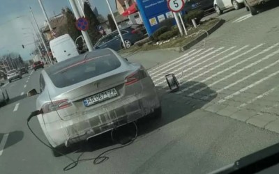 Ουκρανία: Tesla ξέφυγε από τον πόλεμο αλλά έμεινε από μπαταρία