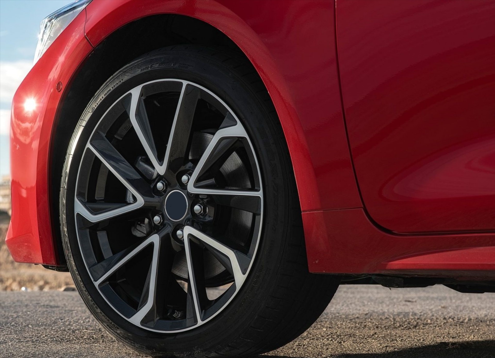 Υβριδικό οικογενειακό χωρίς τέλη κυκλοφορίας που καίει 4,5 lt/100 km – Ποιο είναι;