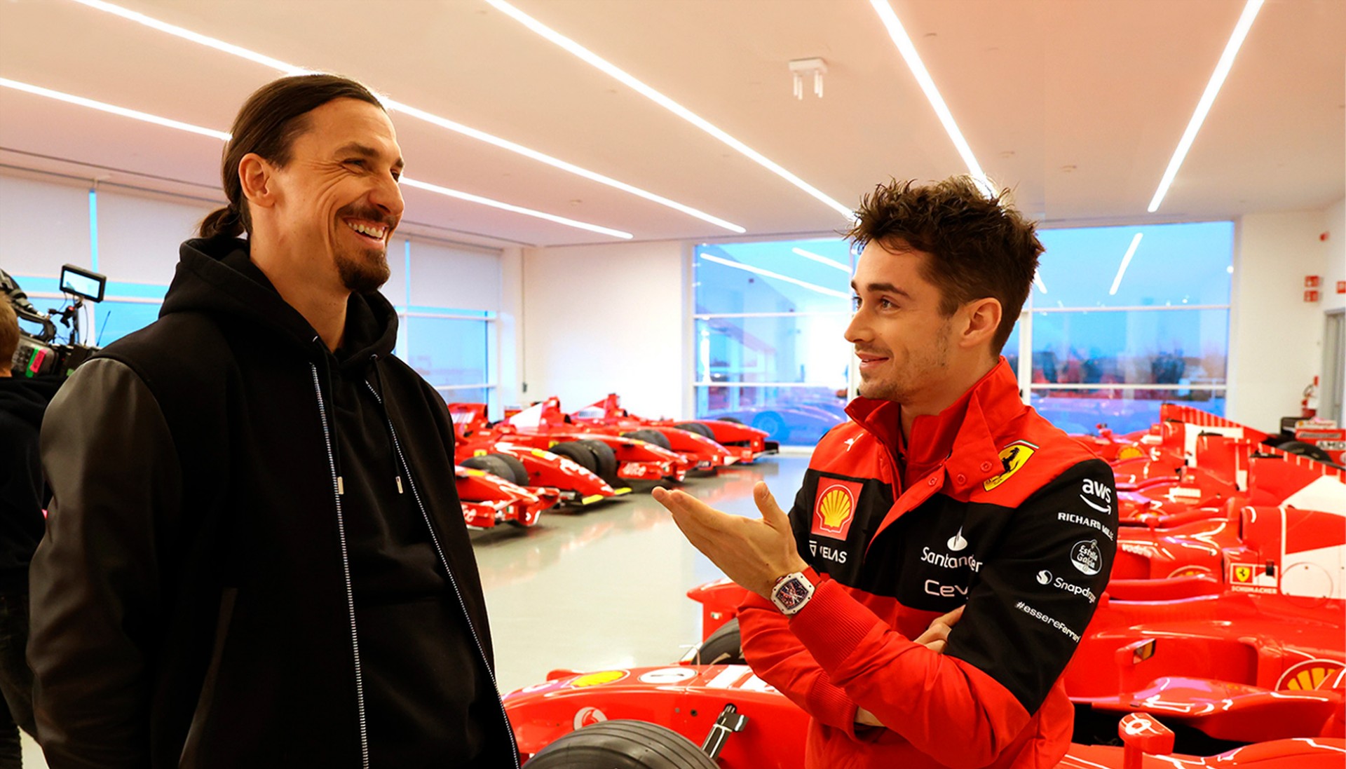 Τι δουλειά έχει ο Ibrahimovic στο σπίτι της Ferrari; [video] 