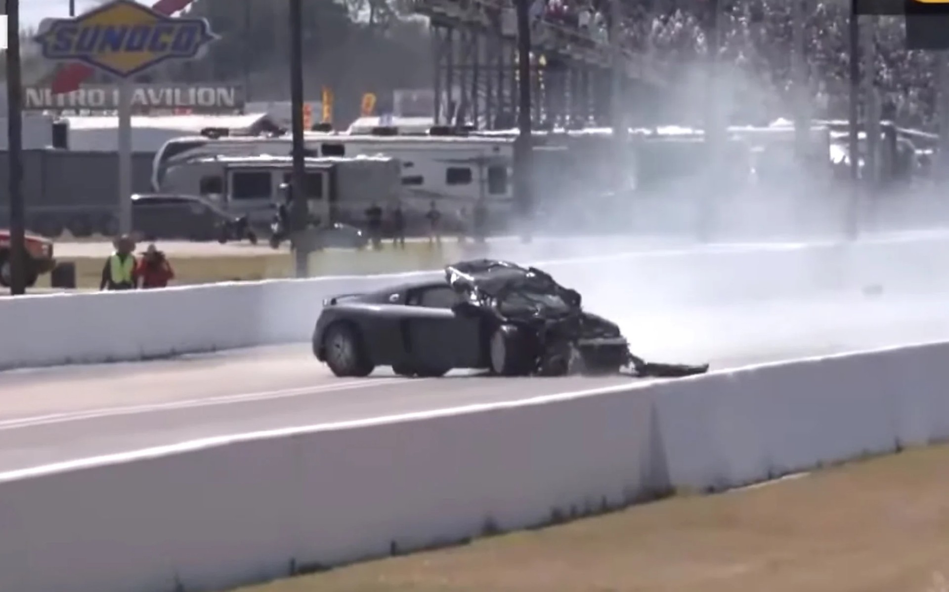 Audi R8: Στον τοίχο με τέρμα γκάζι [video]