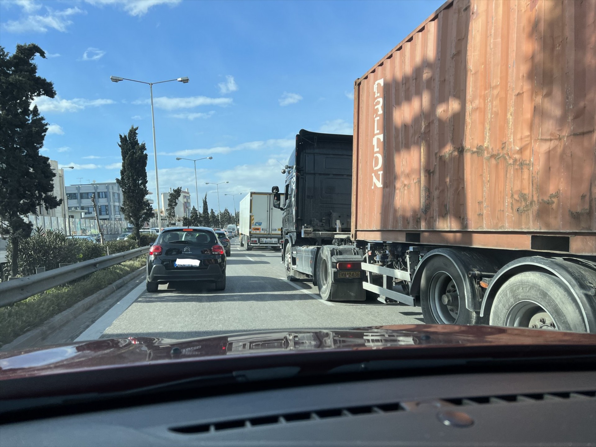 Ακρίβυνε η βενζίνη, πήραμε ΜΜΜ, αλλά δεν έπεσε η κίνηση! Δες γιατί