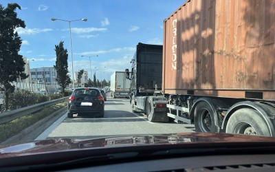 Ακρίβυνε η βενζίνη, πήραμε ΜΜΜ, αλλά δεν έπεσε η κίνηση! Δες γιατί