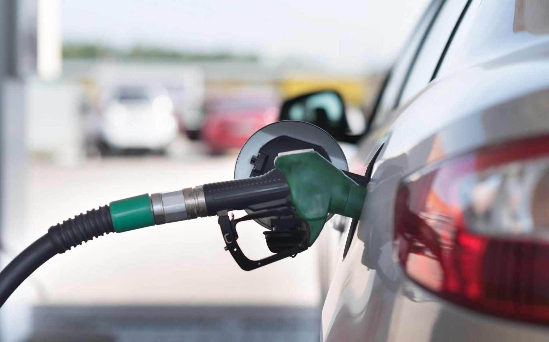 Ανατροπή! Θα καθυστερήσει η απαγόρευση των θερμικών αυτοκινήτων