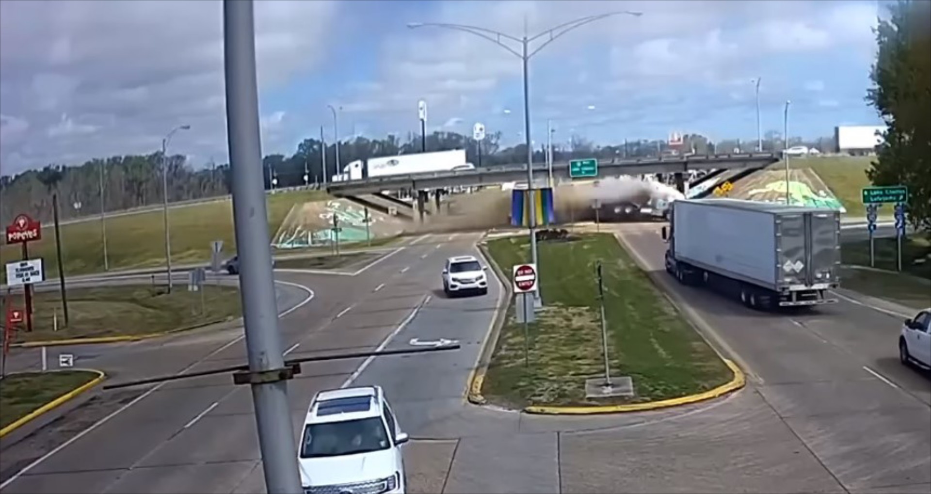 Τρομακτικό ατύχημα με νταλίκα – Κοιμήθηκε ο οδηγός [video] 