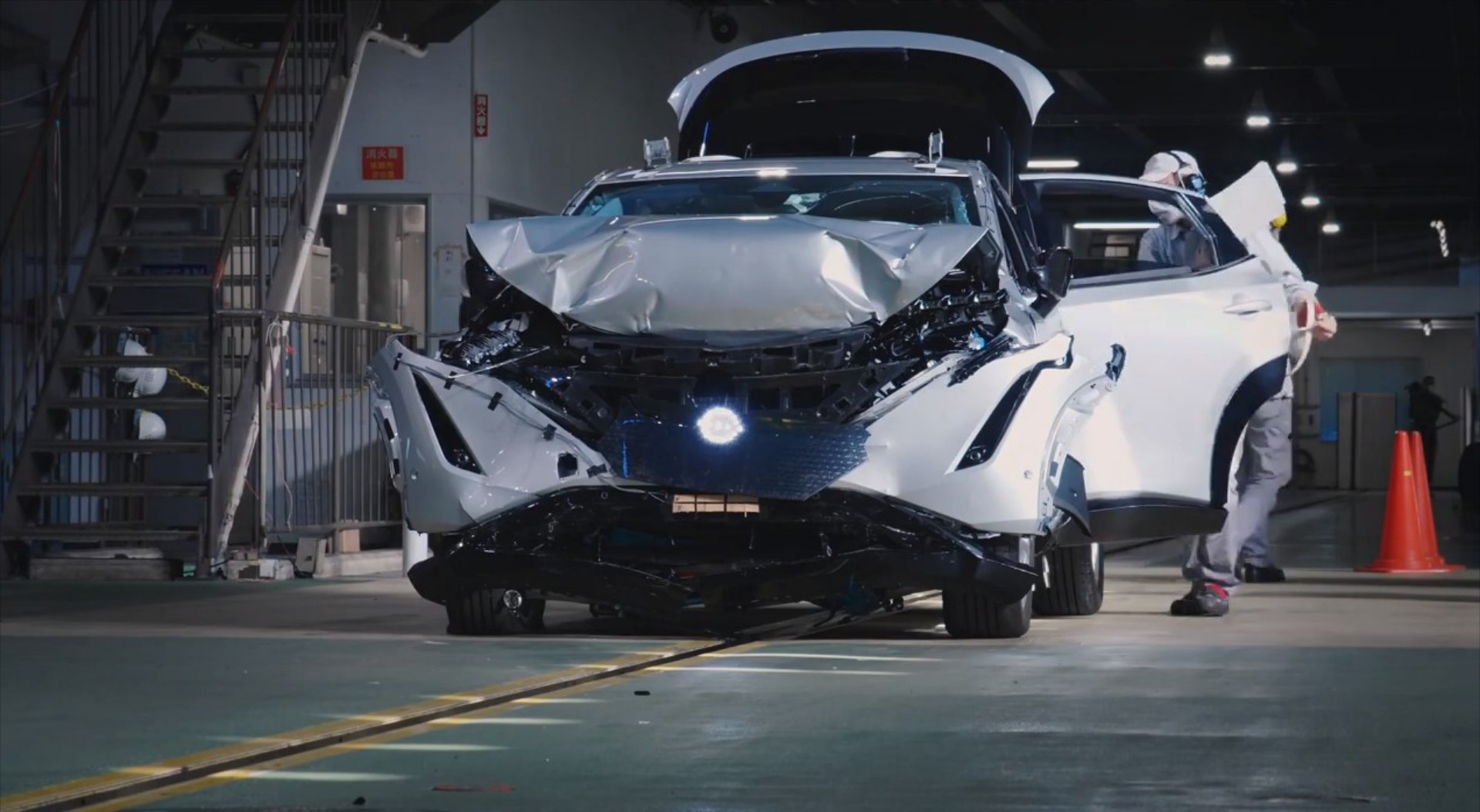 Ξέρετε πως γίνονται τα crash test στα ηλεκτρικά αυτοκίνητα; [video]