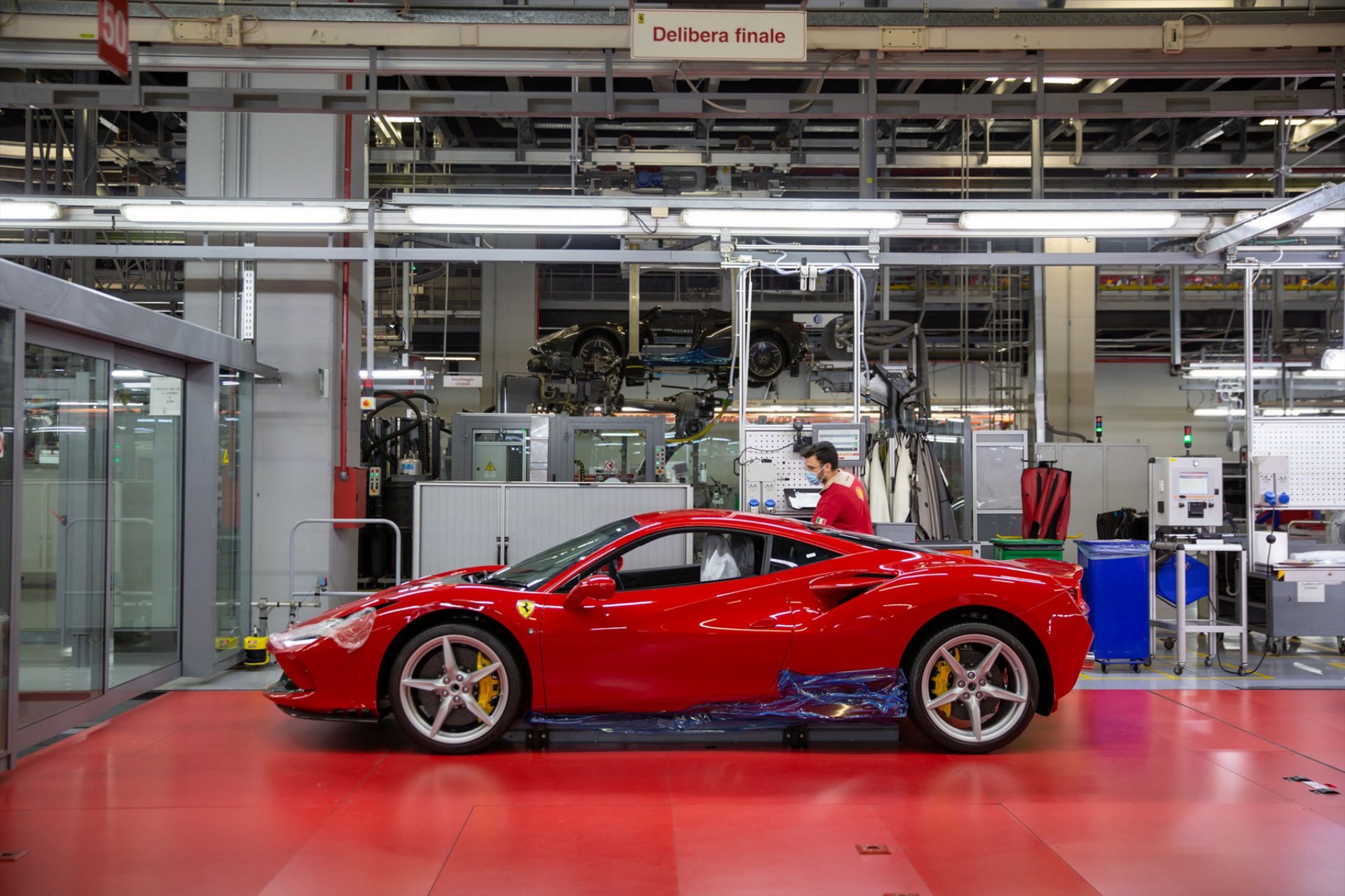 H Ferrari βγάζει σχεδον 100.000 ευρώ από κάθε αυτοκίνητο που πουλάει 