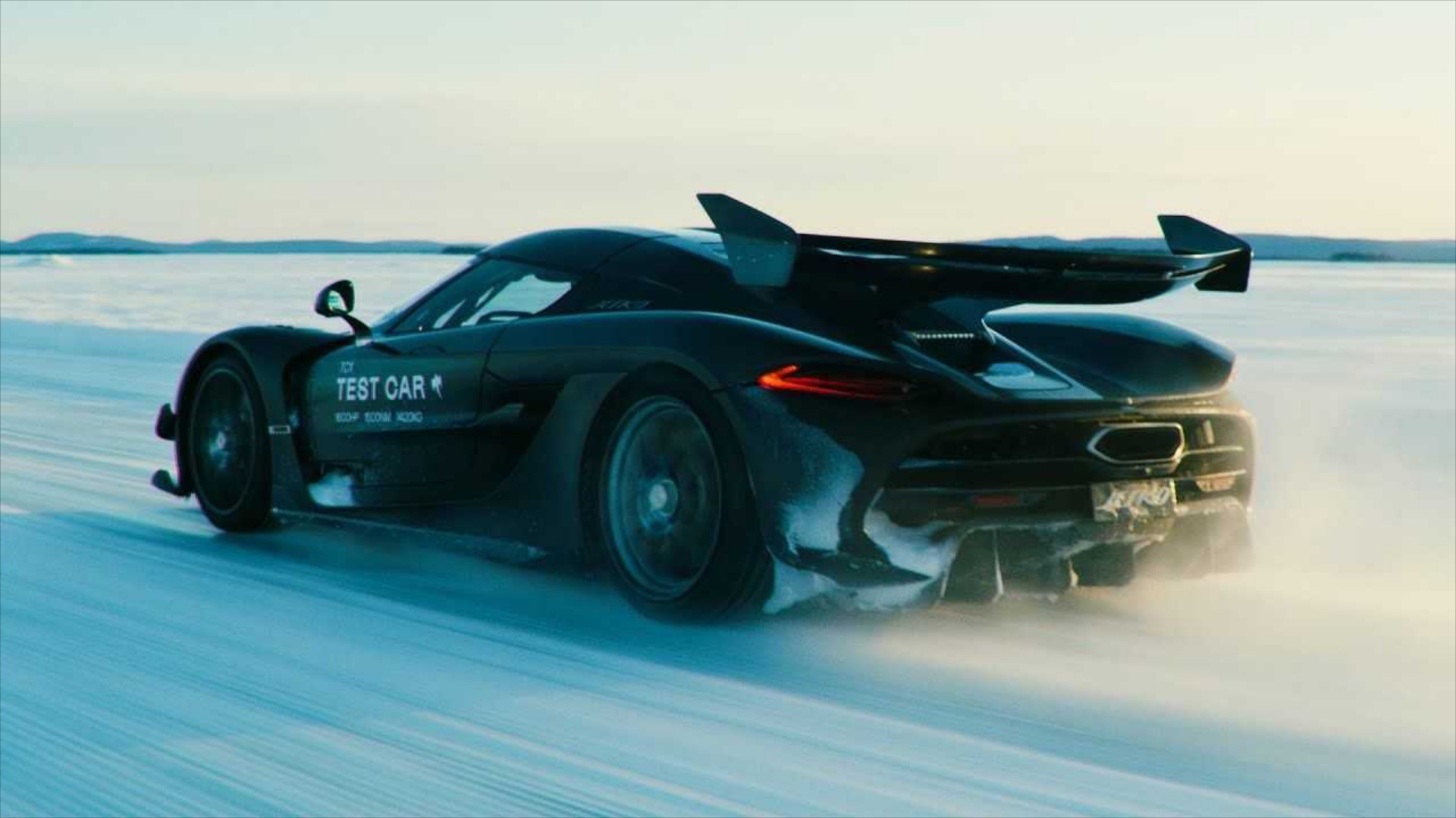 Η Koenigsegg Jesko ντριφτάρει στο χιόνι! (video)