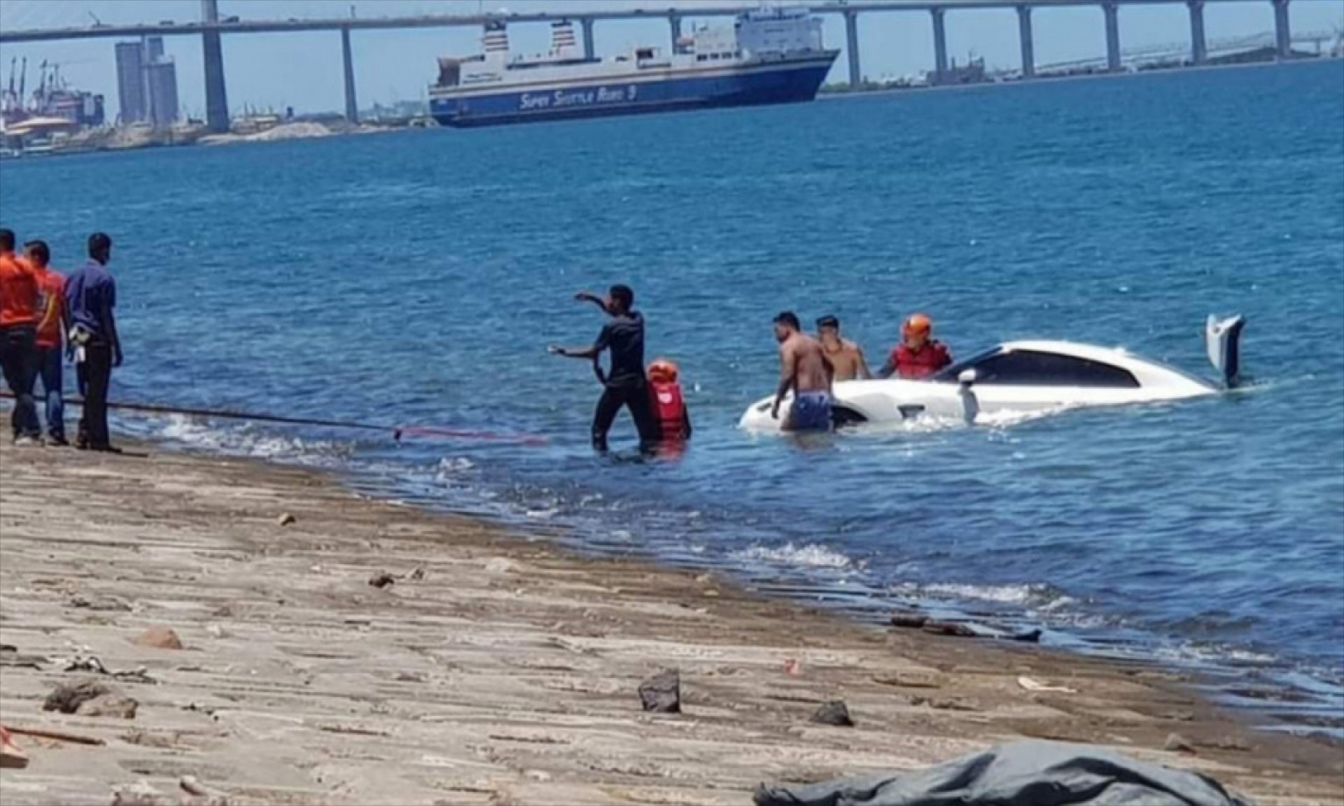 Ξέχασε τα αυτονόητα και έκανε το Nissan GT-R υποβρύχιο [video]