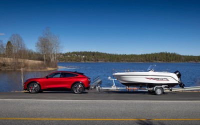 Ford Mustang Mach-E: Update για ταχύτερη φόρτιση και ικανότερη ρυμούλκηση