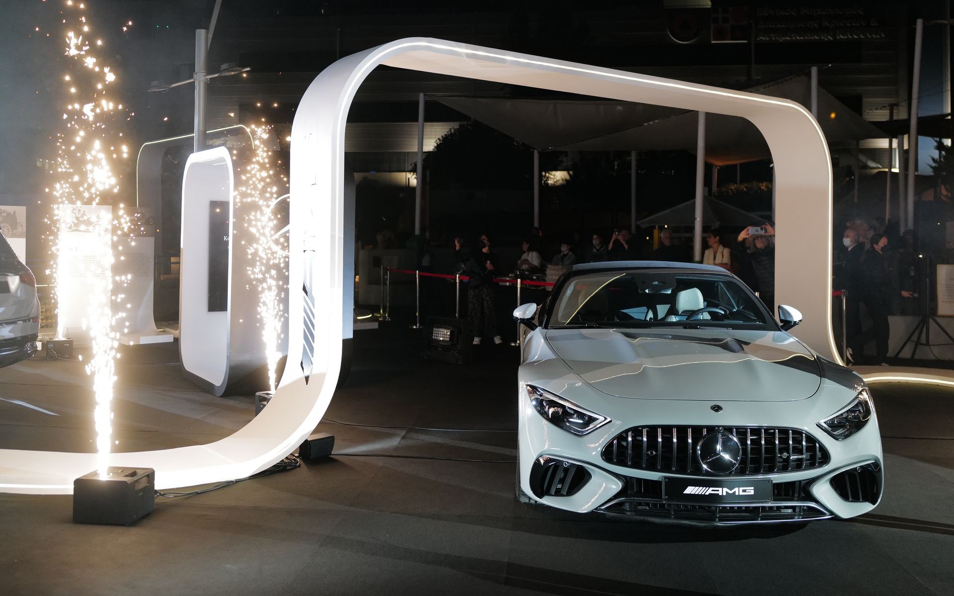 Οι πιο εντυπωσιακές Mercedes-Benz του χτες και του σήμερα, στο Golden Hall