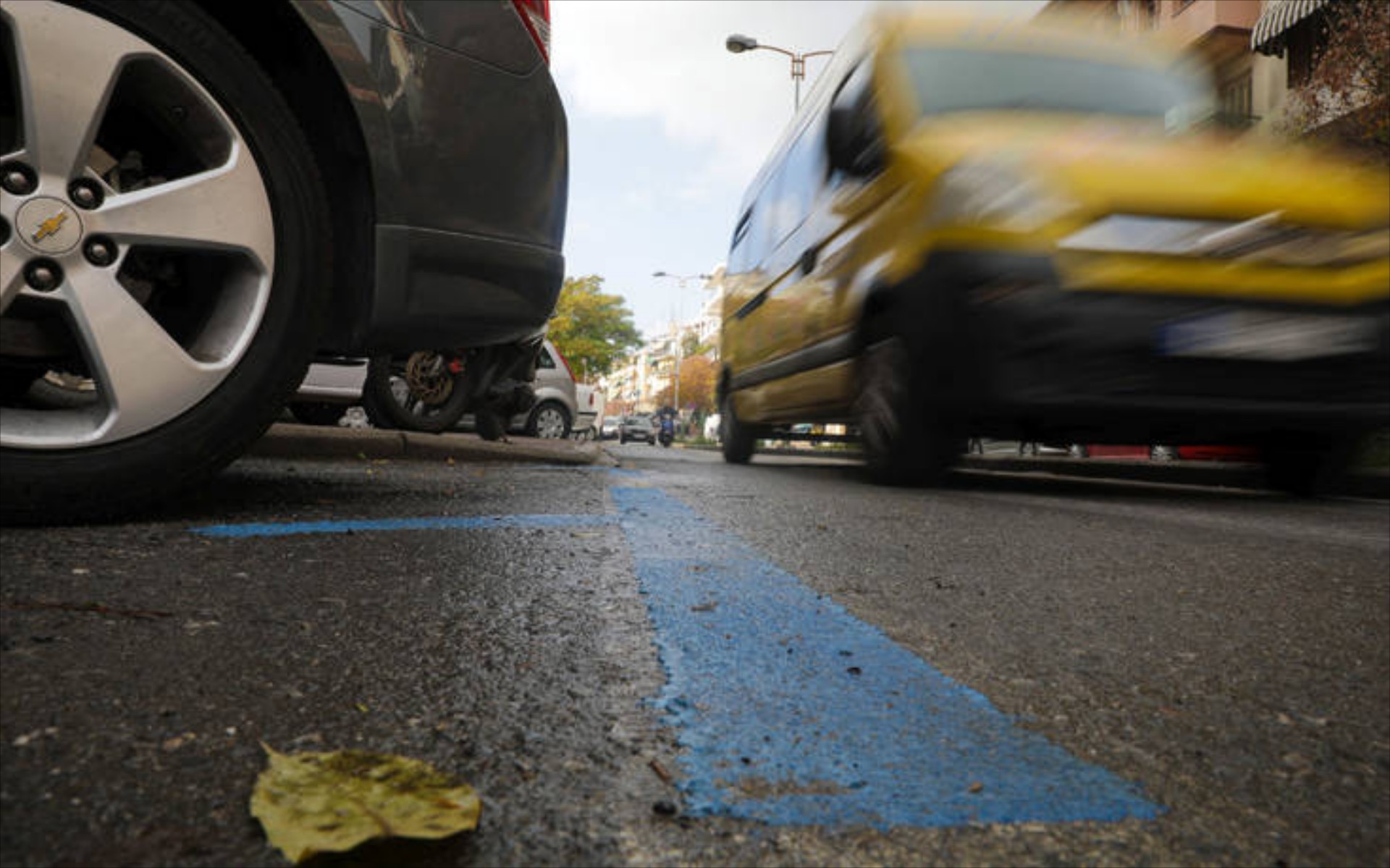 Τι είναι η μπλε γραμμή στους δρόμους της Αθήνας;