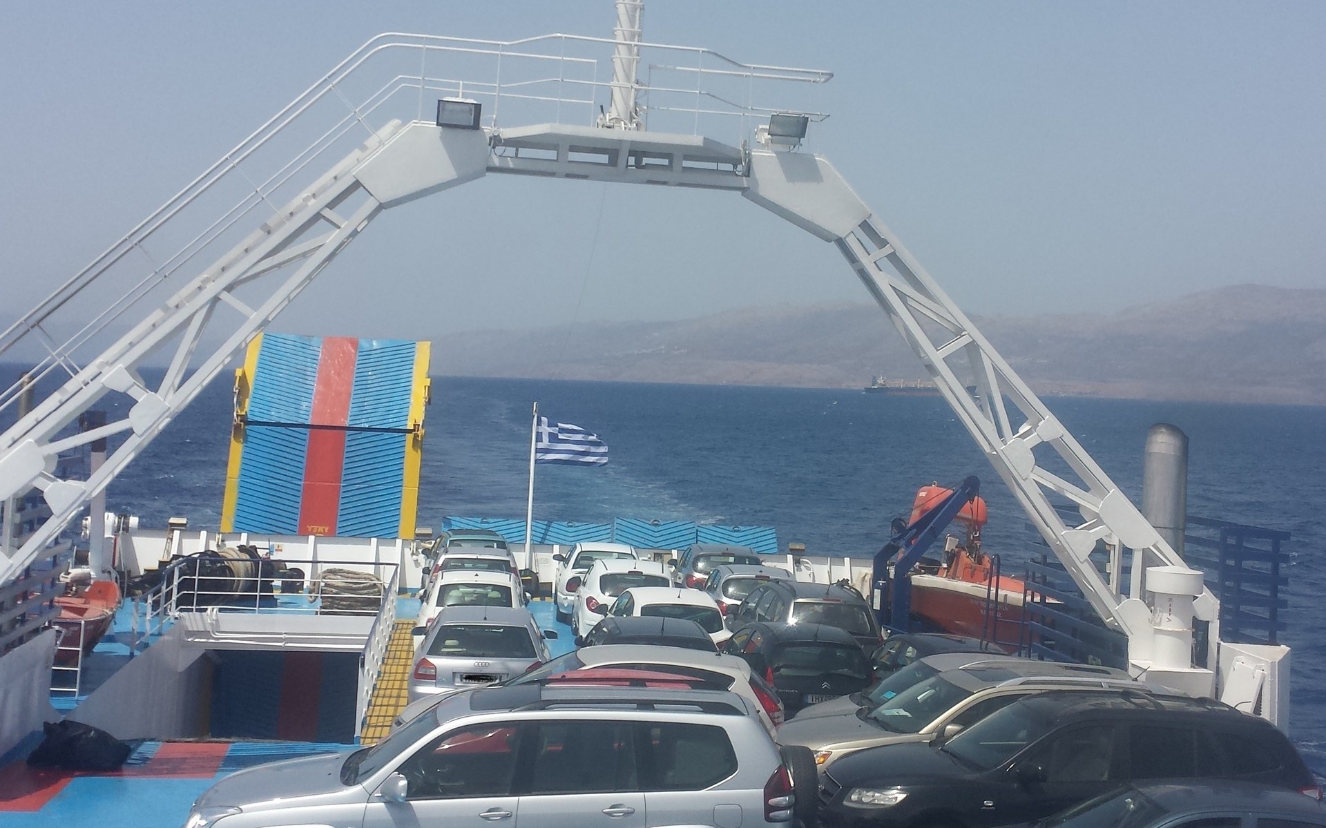 Διακοπές με αυτοκίνητο: Σε ποιο νησί συμφέρει να πας φέτος;