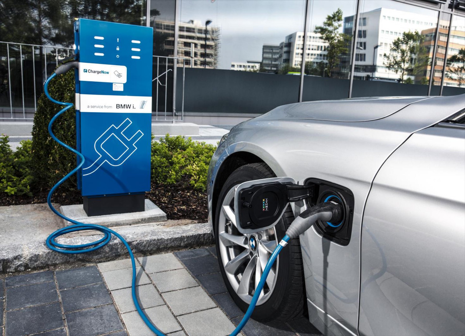 Ο νέος νόμος της ΕΕ σκοτώνει τα plug-in υβριδικά;