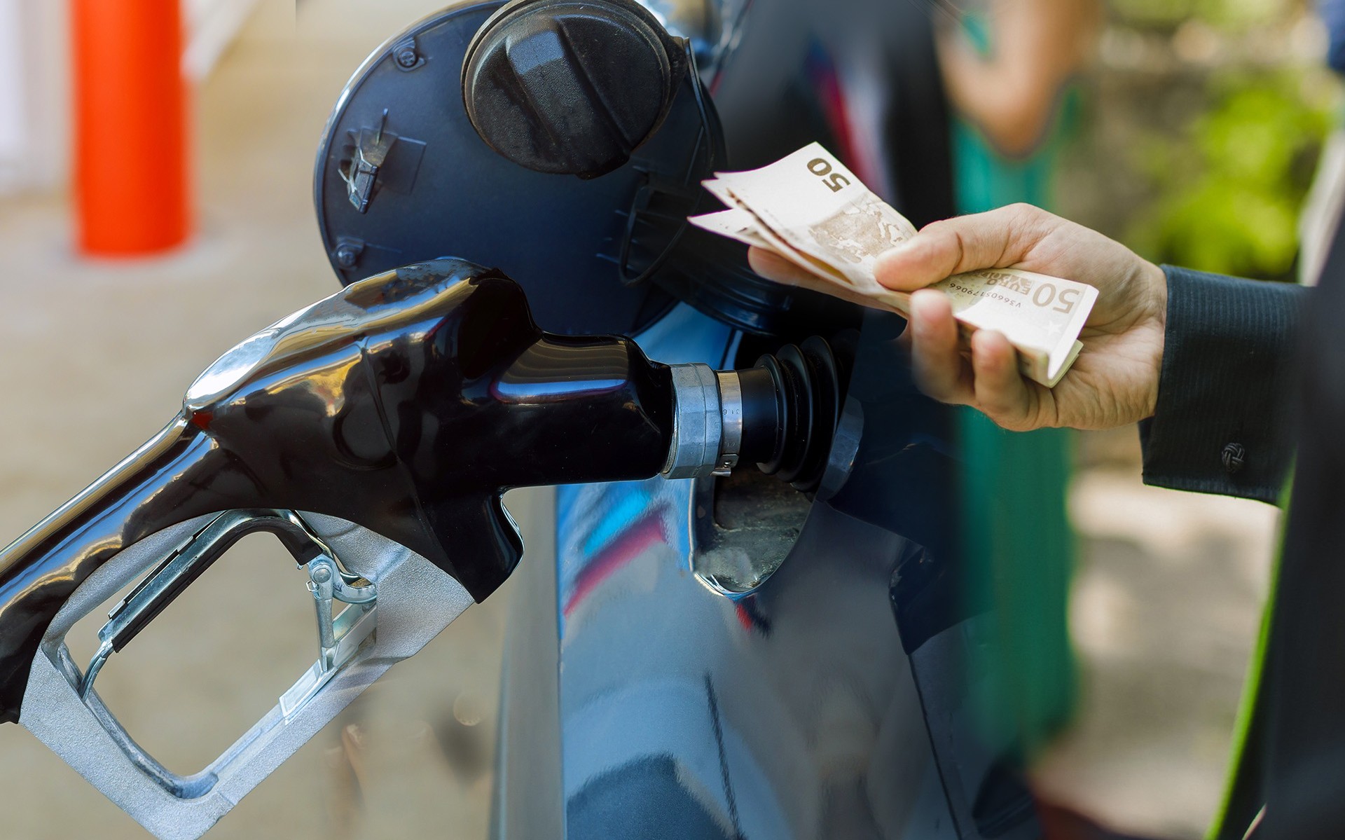 «Βόμβες» από την πρόεδρο βενζινοπωλών – Μαφία και απειλές στα καύσιμα [video]