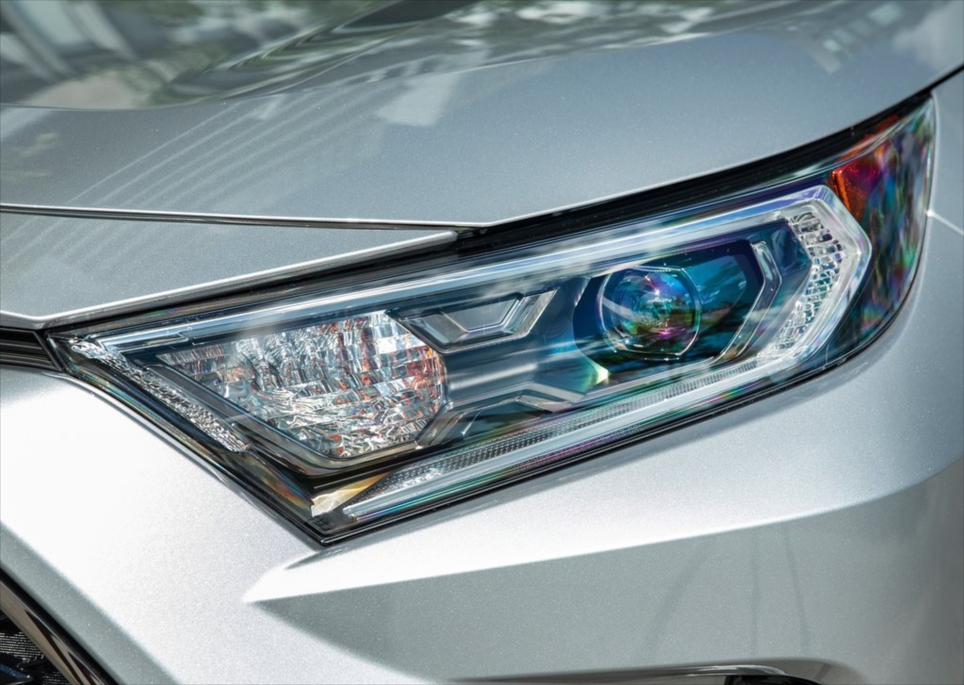 Υβριδικό οικογενειακό SUV με πορτμπαγκάζ 580 lt, 218 ίππους και τιμή 38.000 € - Ποιο είναι;