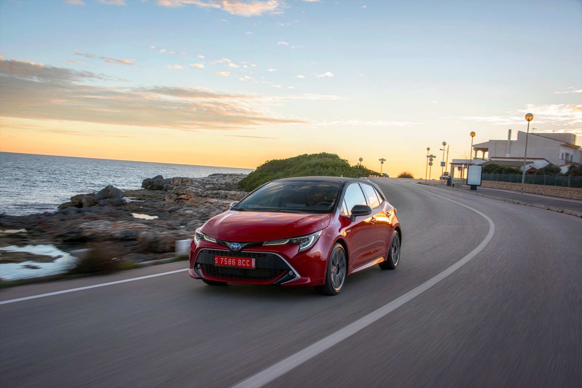 Η φθηνότερη χώρα για να αγοράσεις μια Toyota Corolla είναι... η Ελλάδα