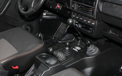 Γιατί το LADA Niva έχει τρεις μοχλούς «ταχυτήτων»;