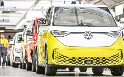 Η Volkswagen θα κατασκευάζει 900 ID. Buzz την ημέρα [video]