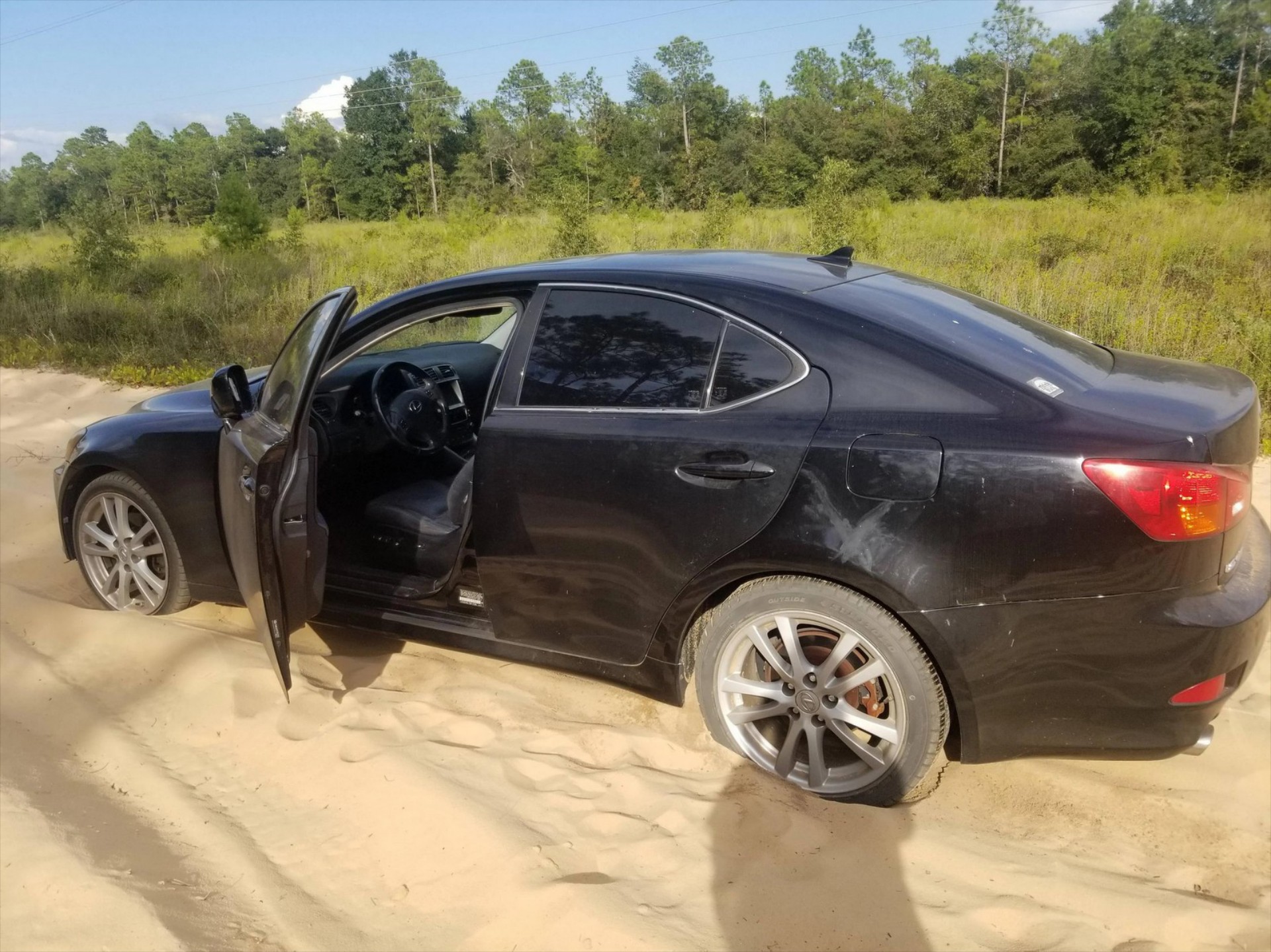 Κόλλησε στην άμμο το αυτοκίνητο; Δες τι πρέπει να κάνεις για να βγει