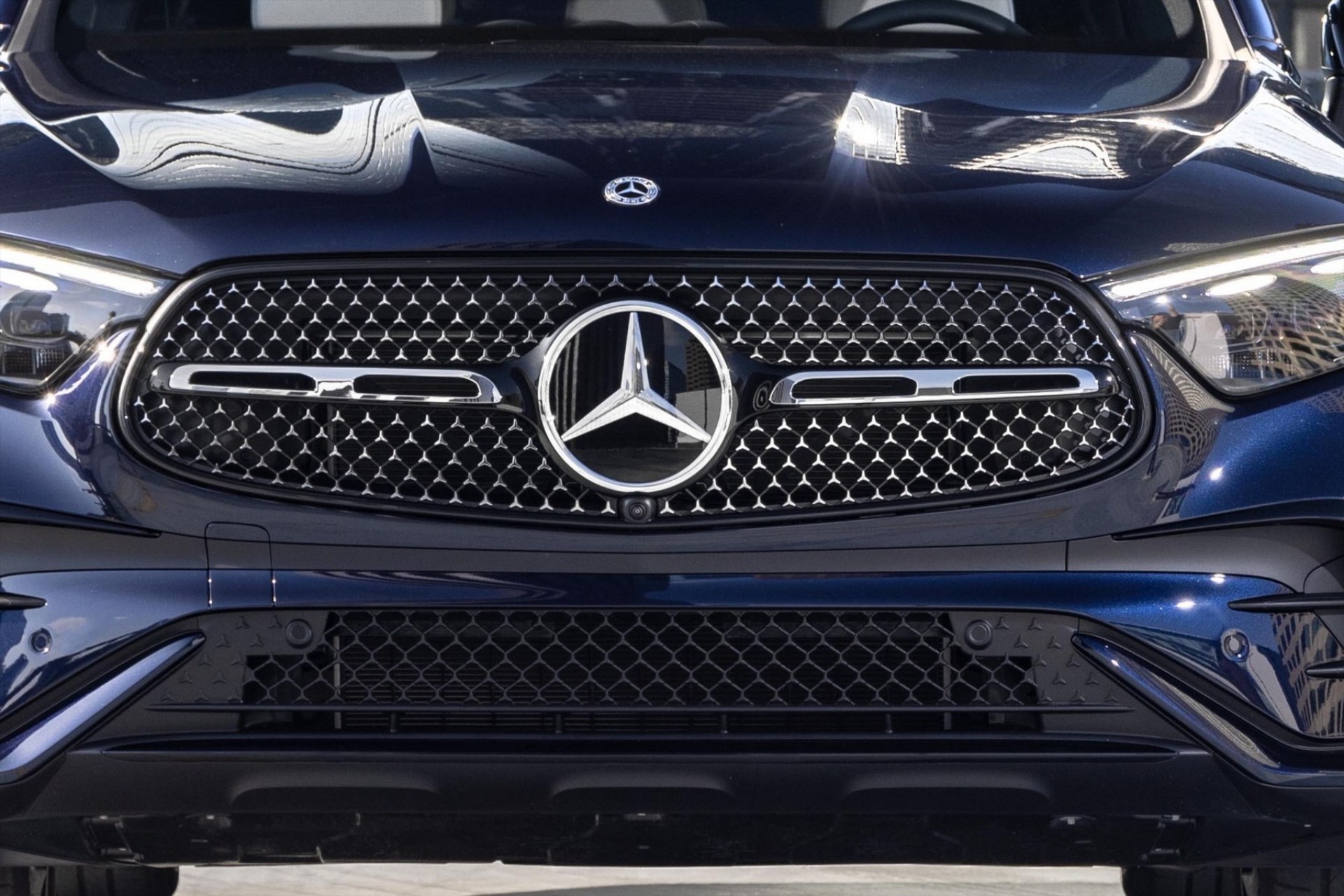 Τι σημαίνει το σήμα της Mercedes-Benz; 