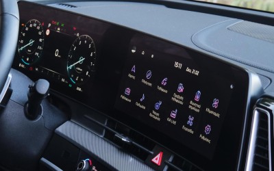 Οικογενειακό SUV με κυρτή οθόνη 12,3