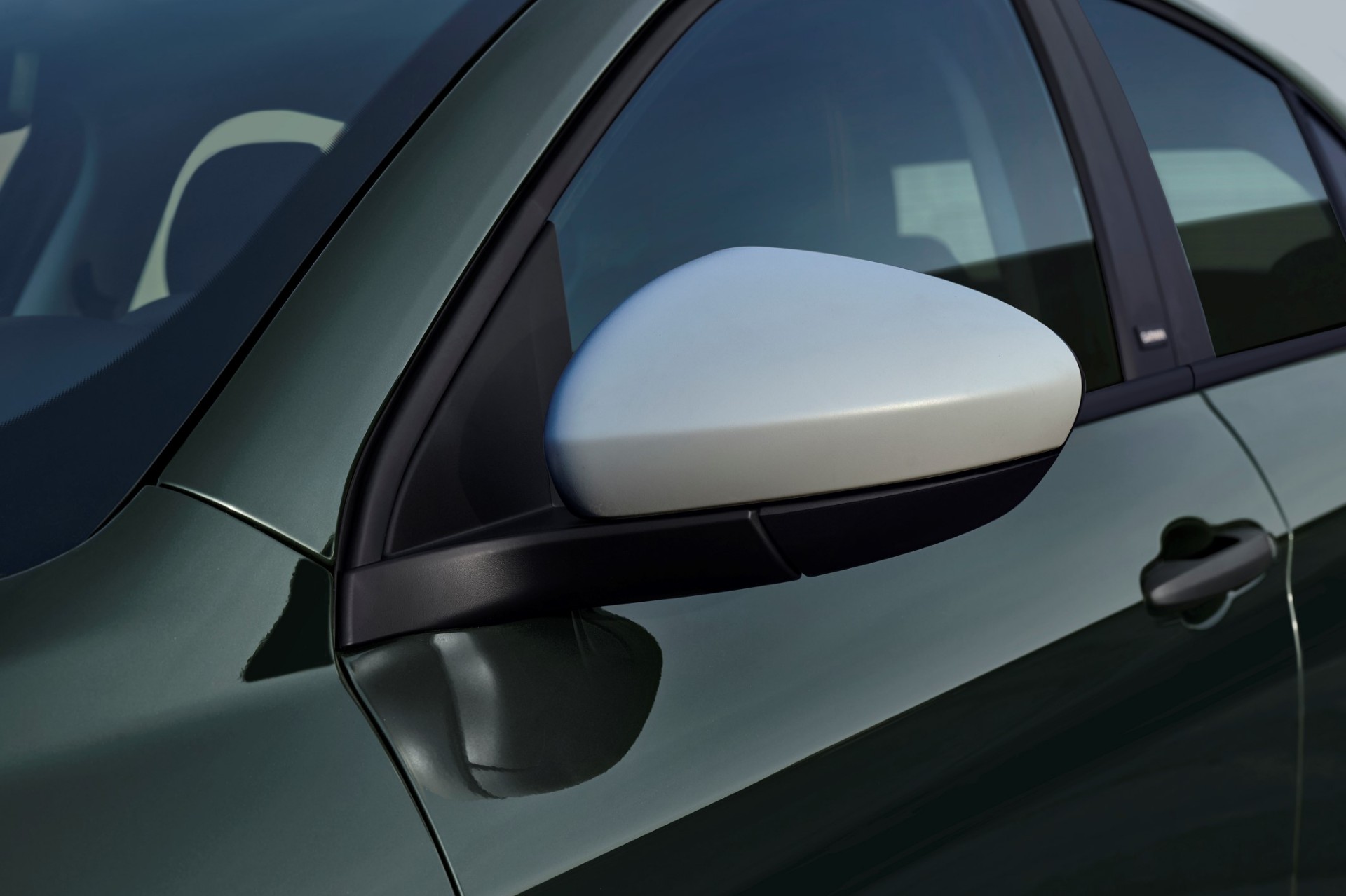 Diesel μικρομεσαίο με 130 ίππους, κατανάλωση 4,5 lt/100km, μηδενικά Τέλη και τιμή 21.000 € - Ποιο είναι;