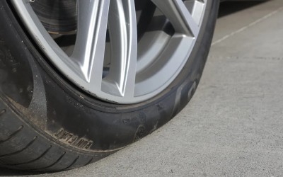 Ελαστικά run flat: Όσα πρέπει να ξέρεις για τα λάστιχα που δεν σκάνε ποτέ [video]